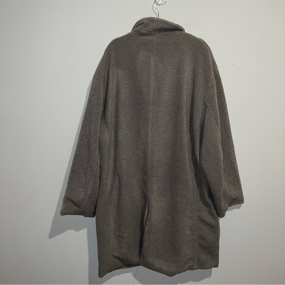 ASOS Design Gray Sherpa Button Up Shacket - Picture 10 of 10